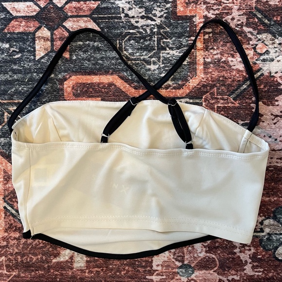 NWT Contrast Crop Top - Picture 4 of 4